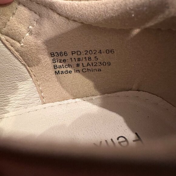 FELIX & FLORA GIRLS GOLD MARY JANE SHOES SIZE 11 - Picture 5 of 8